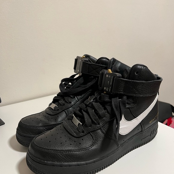 Exclusive Nike Air Force 1017ALYX - Picture 3 of 7